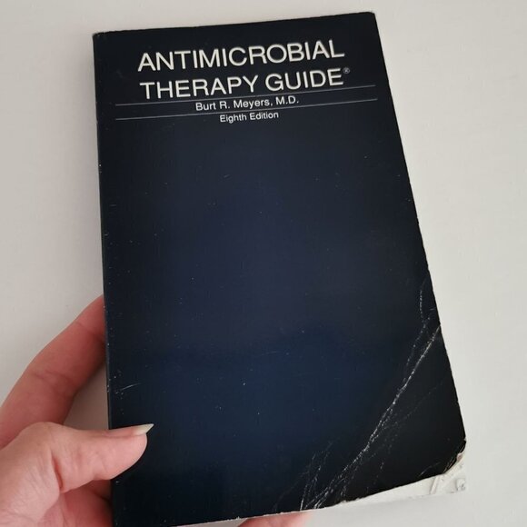 1993 Antimicrobial Therapy Guide 8th Ed Paperback Burt Meyers Pharmaceutical - Picture 1 of 9